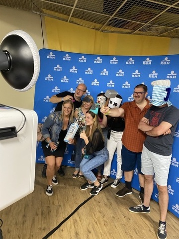 Selfie Machine fotógép egyedi brandinggel bérlés rendezvényre. #selfiegép #selfiemachine #bigfun