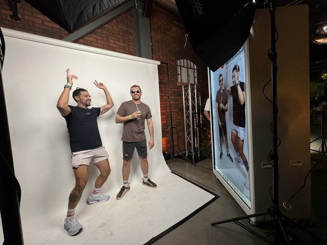 Holobox hologram box bigfun rendezvény vállalati céges esemény aktivitás szórakoztató élmény photobooth holo  avatar 