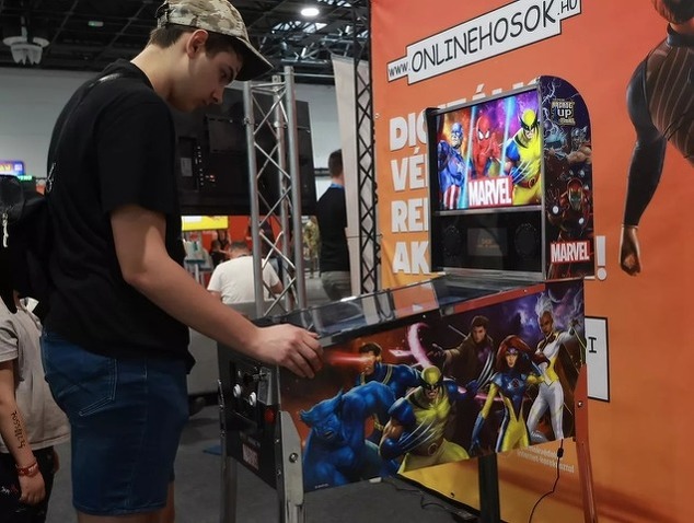 digital pinball flipper digitális flipper reakciójáték rendezvény esemény céges vállalati bigfun retro arcade modern